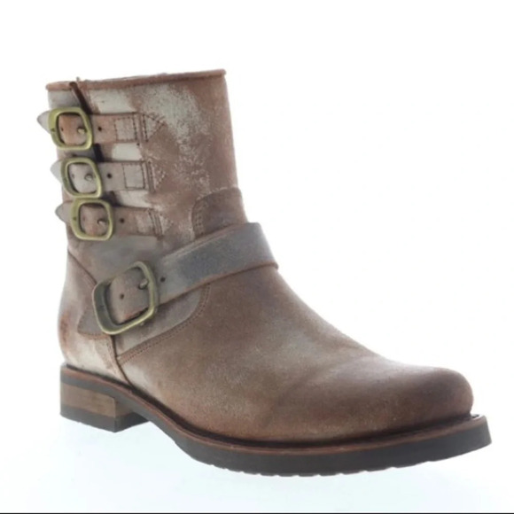 frye Veronica Belted Distressed Short Boots. Size 6 - Picture 4 of 16